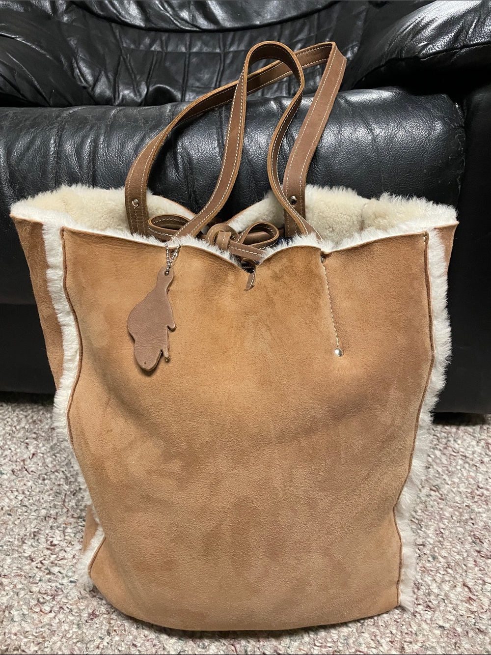 Roots 100% Shearling Tote Bag in tan Brown with sheepskin lining/accents- new